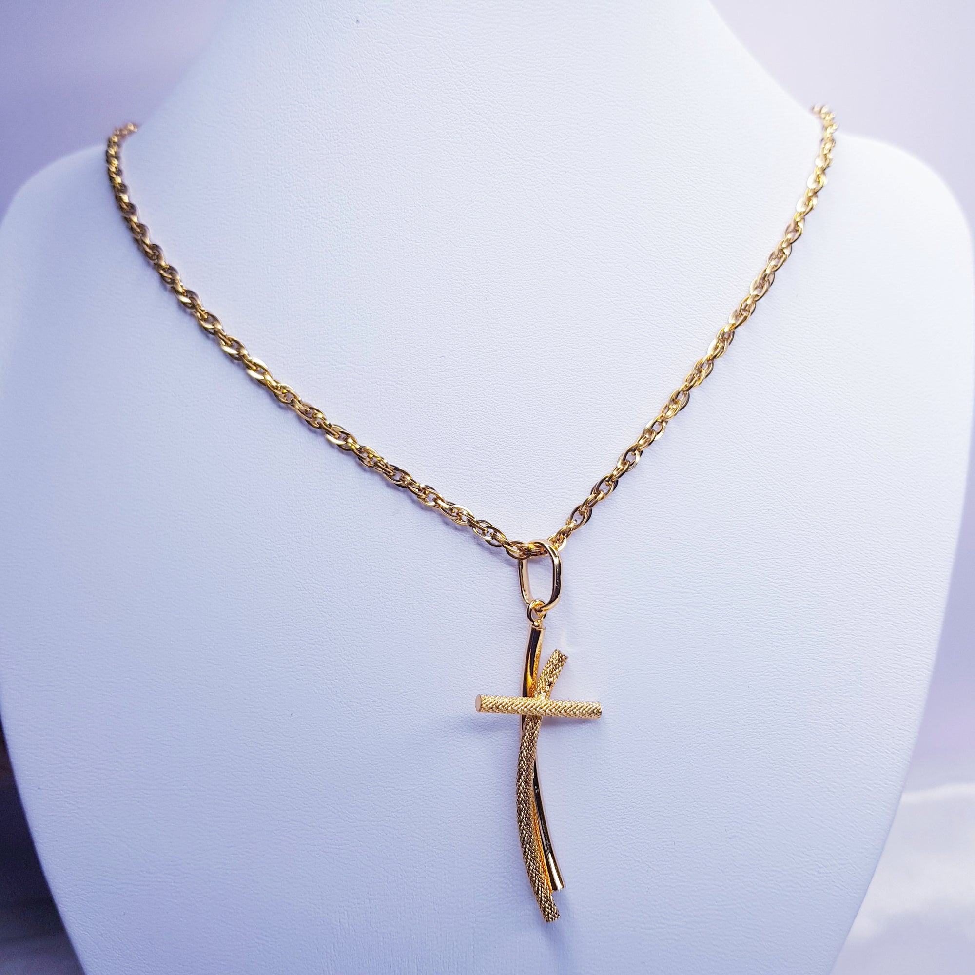 Amaks Crucifix Necklace
